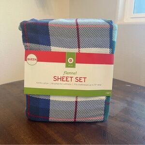 New!  Queen Flannel Sheet Set - Blue, White, and Red